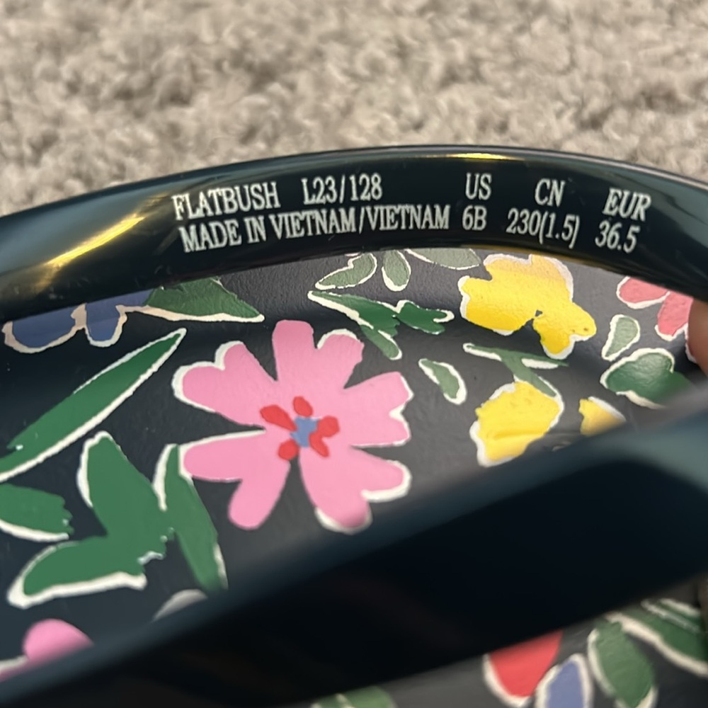 NWT kate spade new york floral flatbush sandals - Picture 4 of 5
